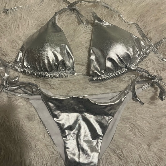 Bikini - Picture 2 of 2